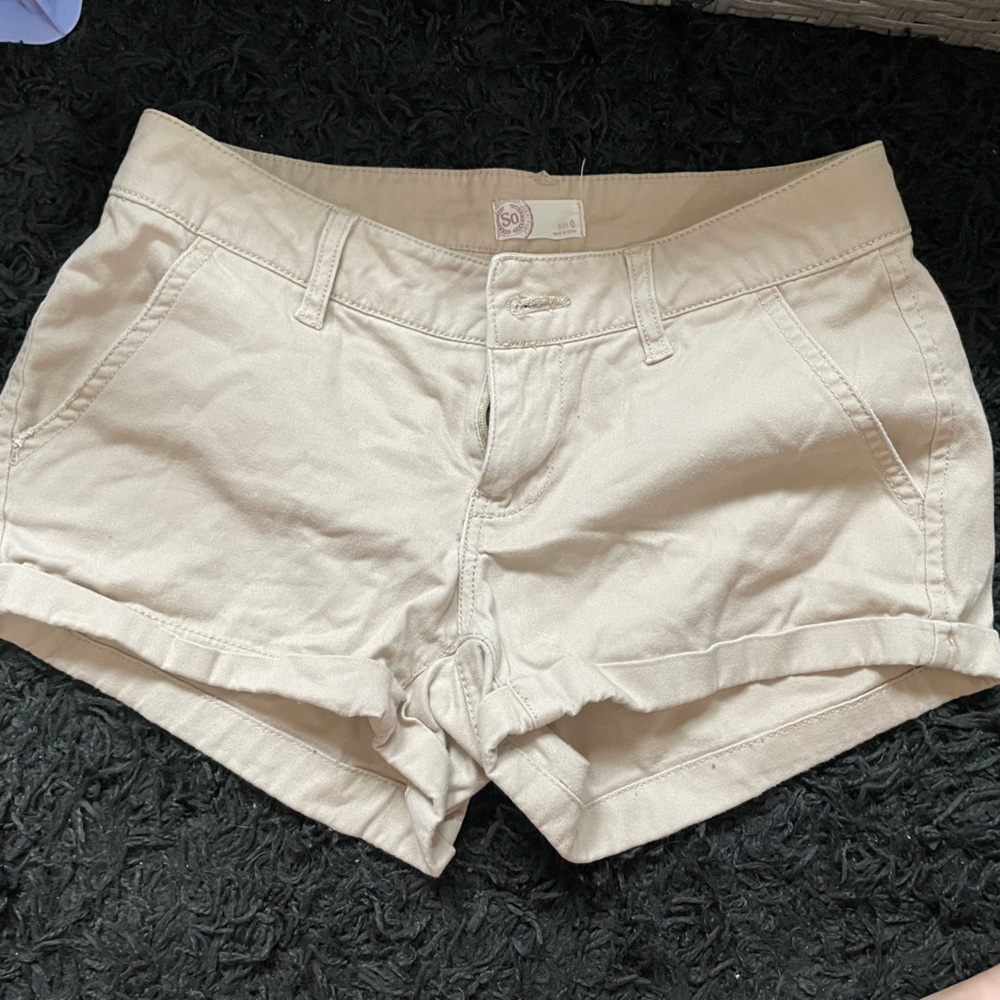 Beige shorts,